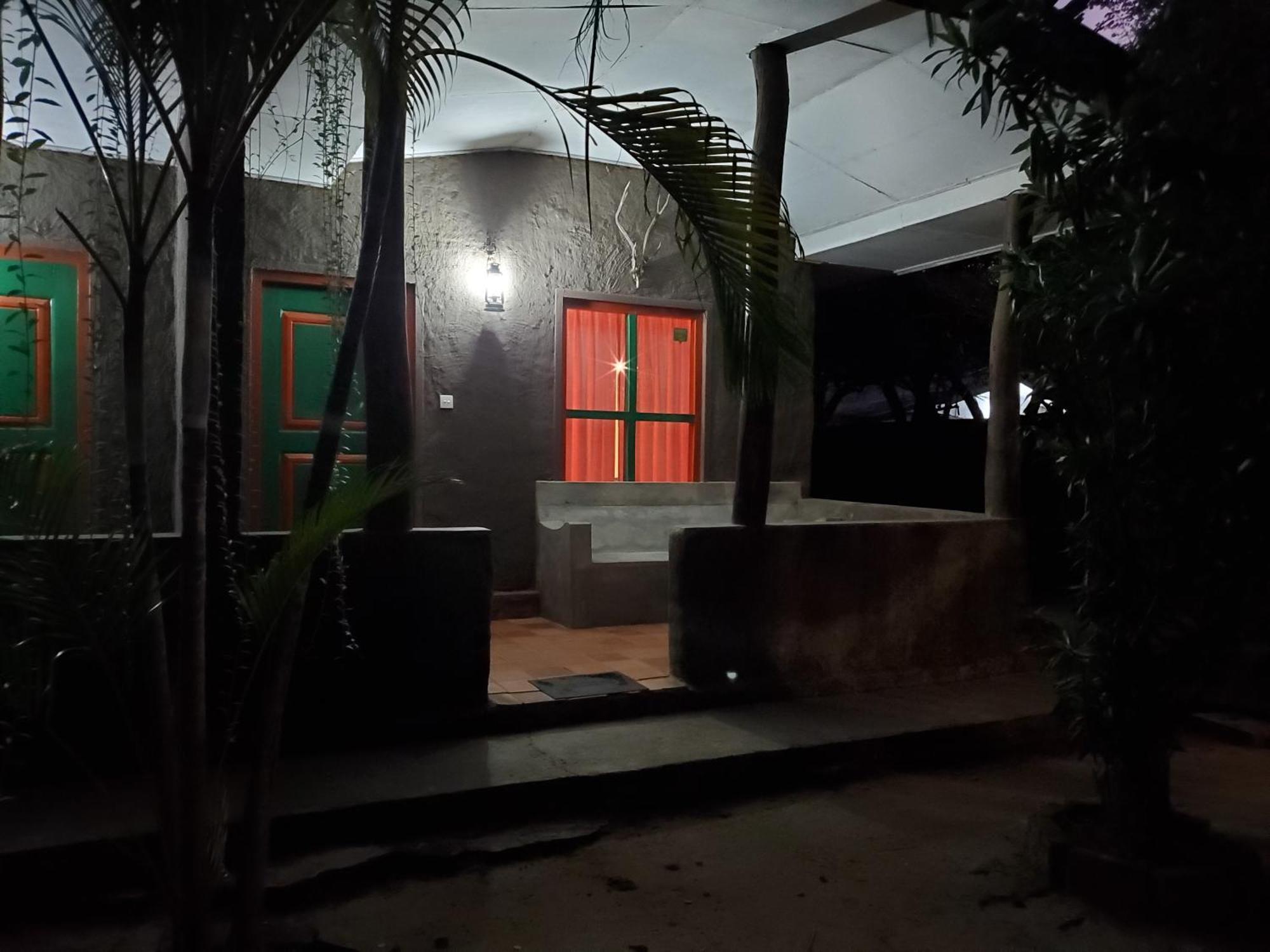 بولاناروفاي Clay Hut Village المظهر الخارجي الصورة