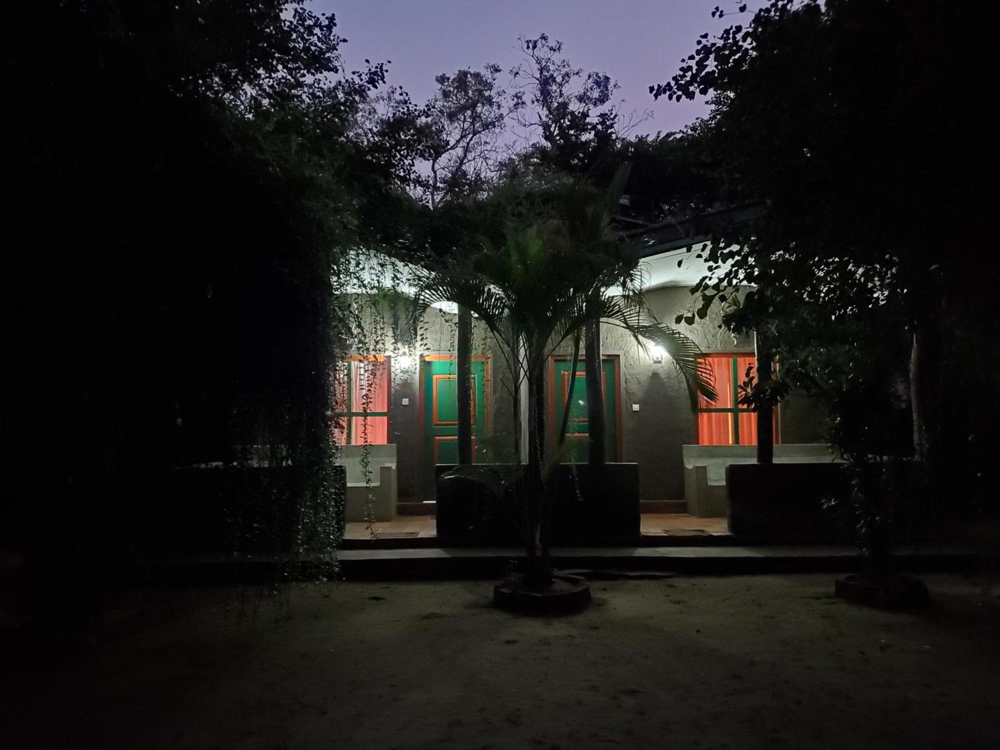 بولاناروفاي Clay Hut Village المظهر الخارجي الصورة